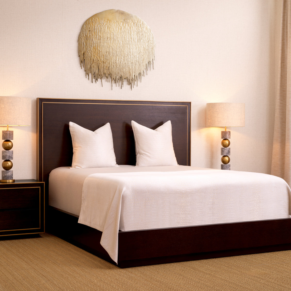 Naktsskapitis Camelot Eichholtz 76/48.5/61.5 cm Brown oak veneer/brushed brass finish