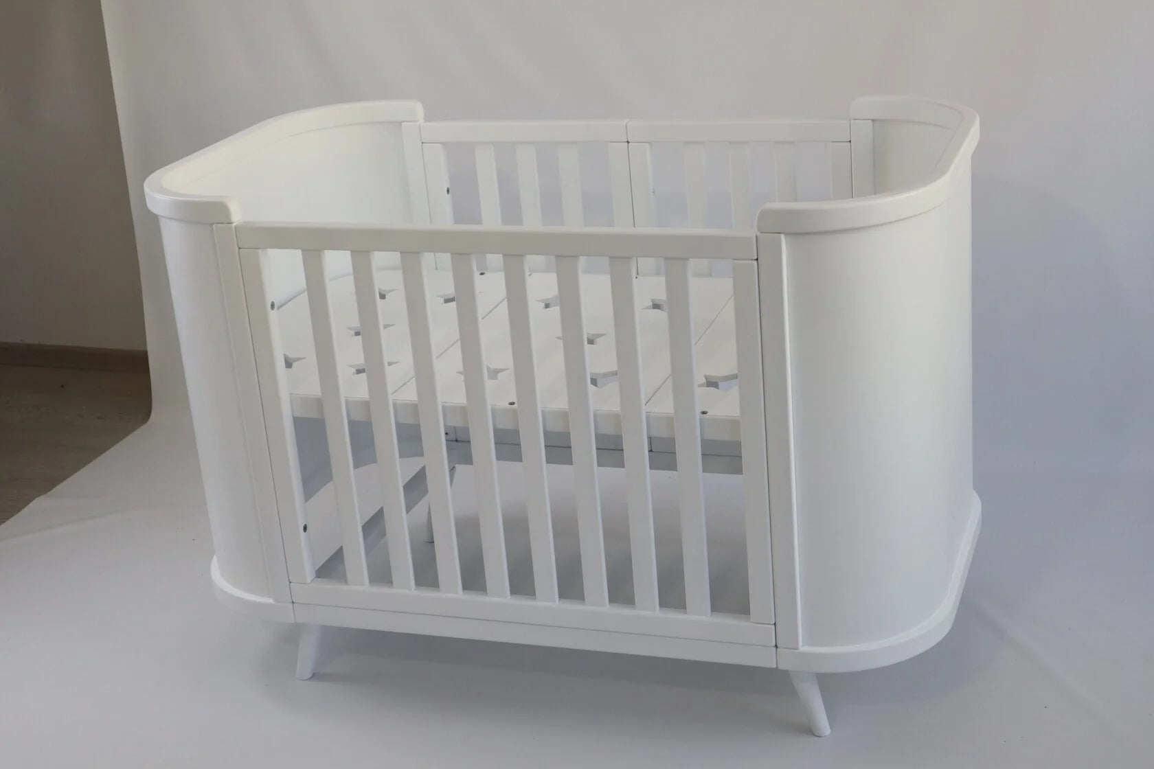 Gultiņa-transformers Boho ar kustīgu sienu 70/90-134 cm balts - N1 Home