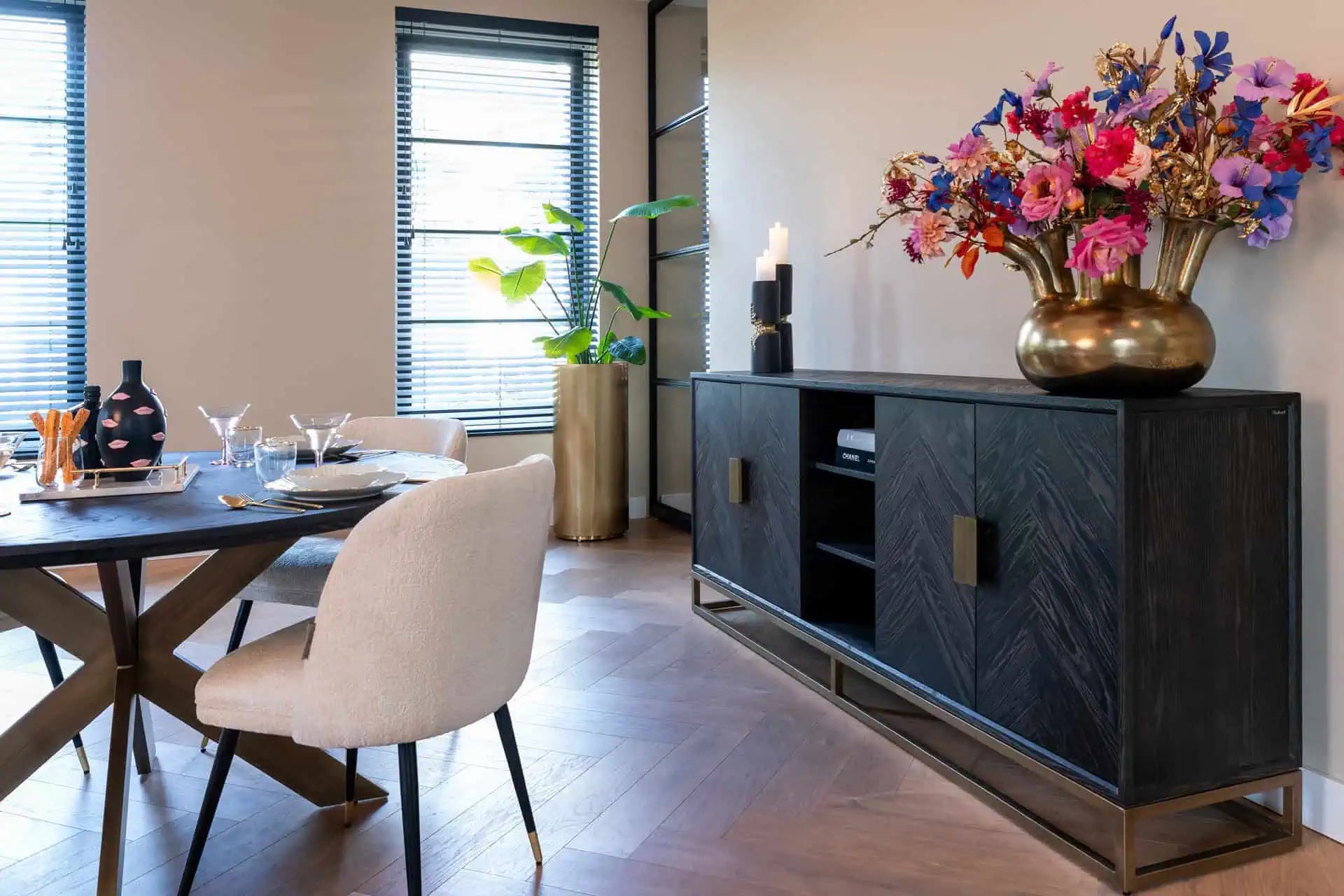 Kumode Blackbone misiņa 4 durvis Richmond Interiors 91/225/45 cm melna rustikāla - N1 Home