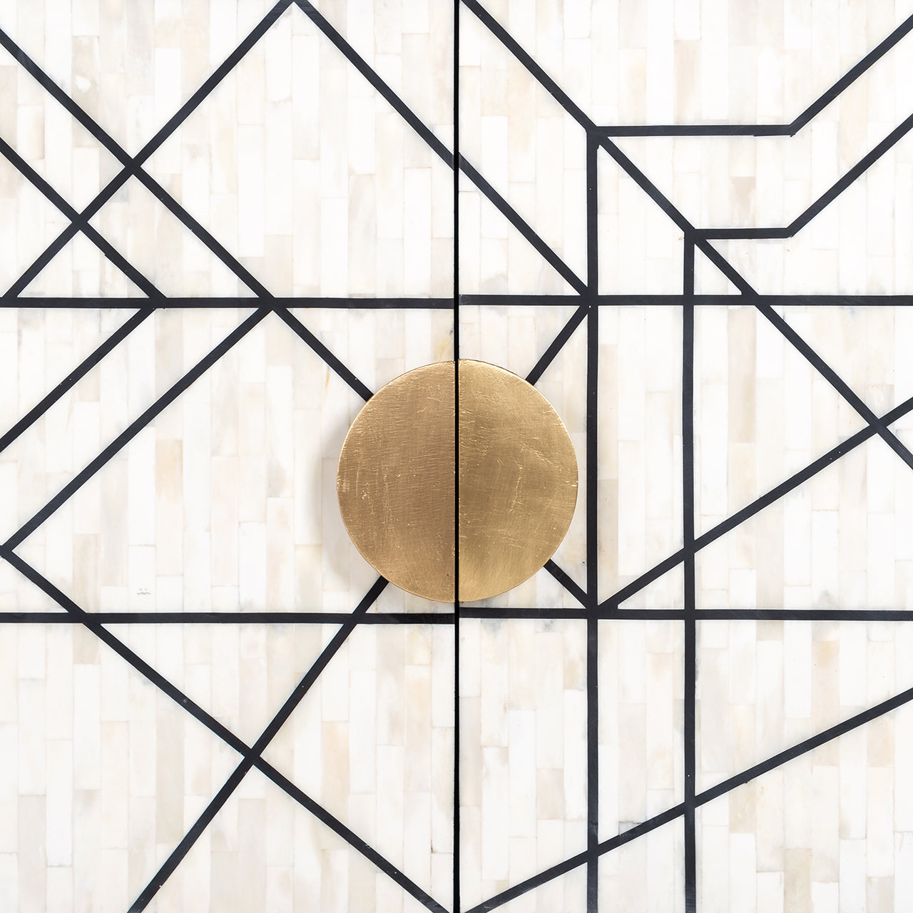 Kumode Novas 4-durvju Richmond Interiors 80/150/40 cm melns/balts - N1 Home