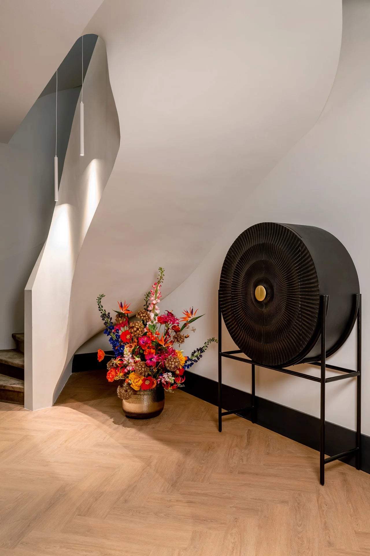 Bāra skapis Feda Richmond Interiors 160/102/39 cm melns - N1 Home