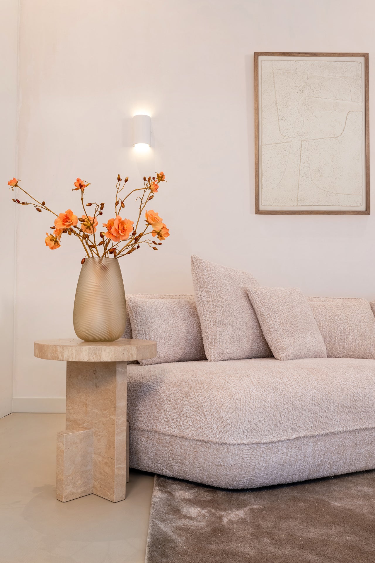 Galdiņš Biltmore itāļu travertīns Richmond Interiors 55/44/44 cm bēšs - N1 Home