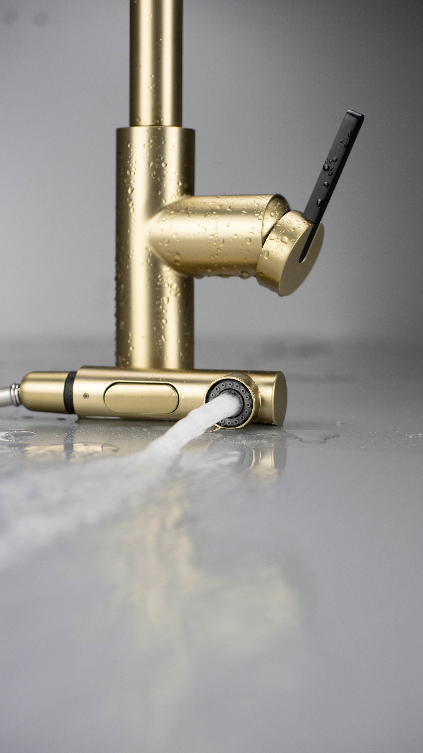 Virtuves jaucējkrāns ar izvelkamu snīpi MOMI 34,8 cm matēts zelts - N1 Home