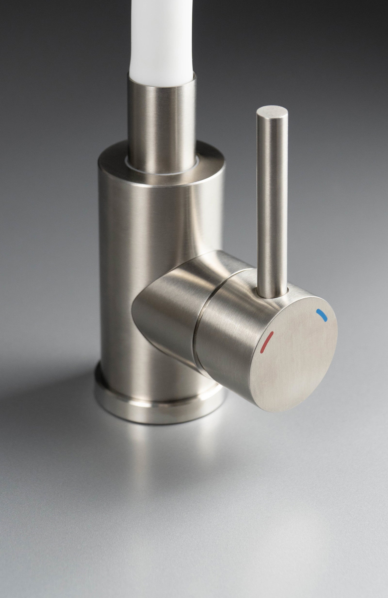 Virtuves maisītājs ar elastīgu uzgali Luno 38 cm balts/hroms - N1 Home