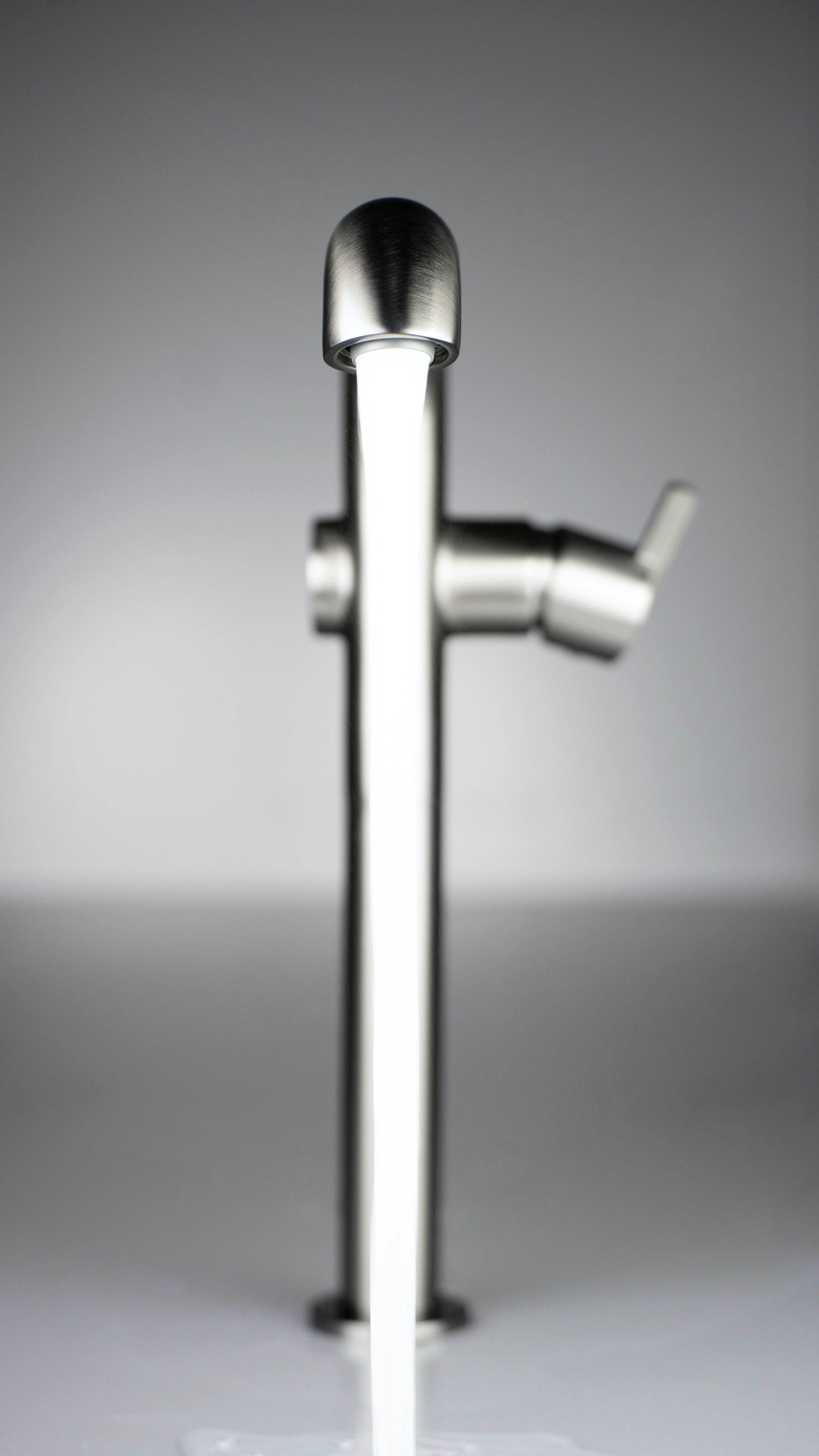 Izlietnes maisītājs, augsts, ar taisnstūra snīpi Silia 305 mm titanium - N1 Home