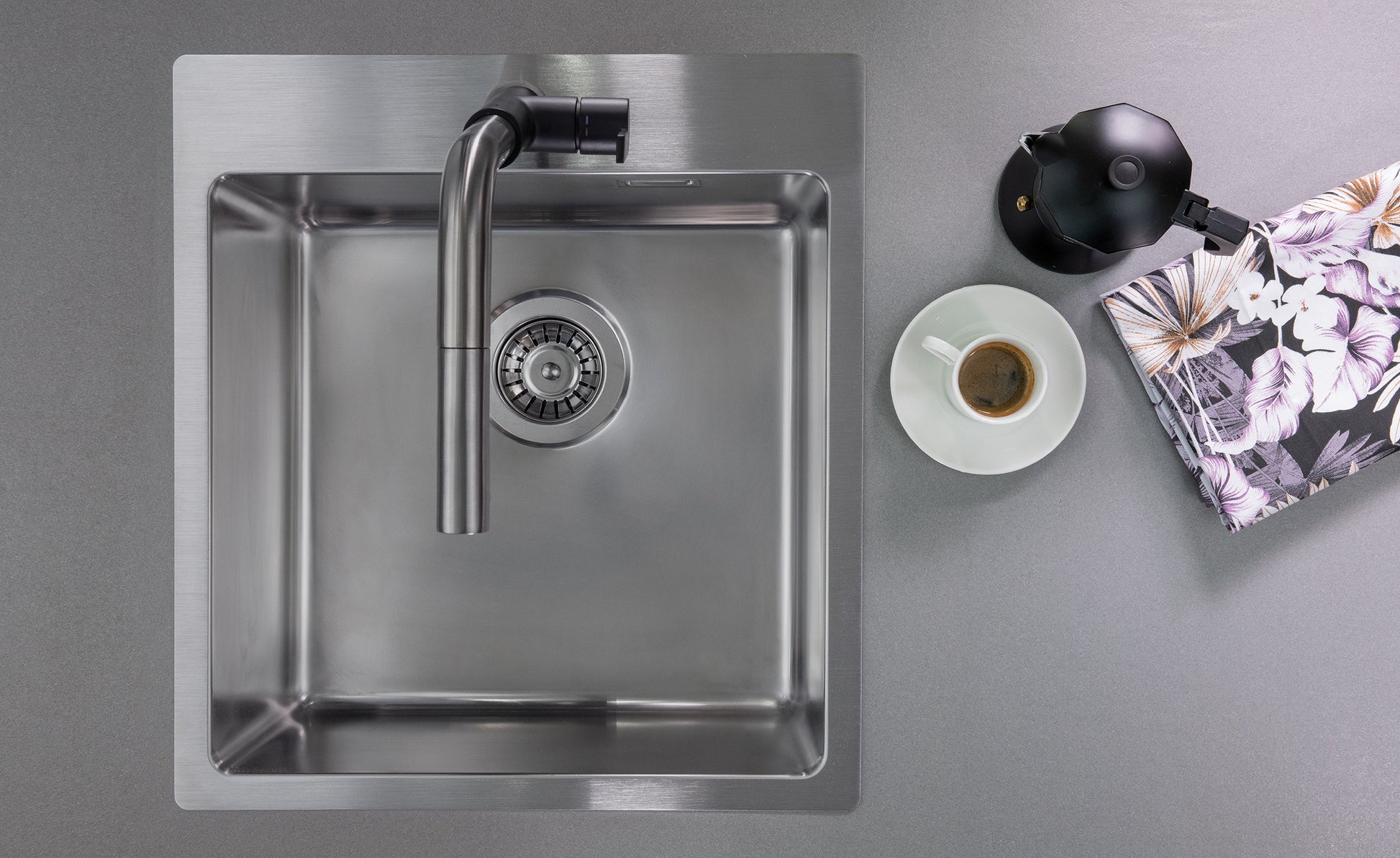 Virtuves jaucējkrāns ar izvelkamu snīpi Silia 253 mm nero/matēts tērauds - N1 Home