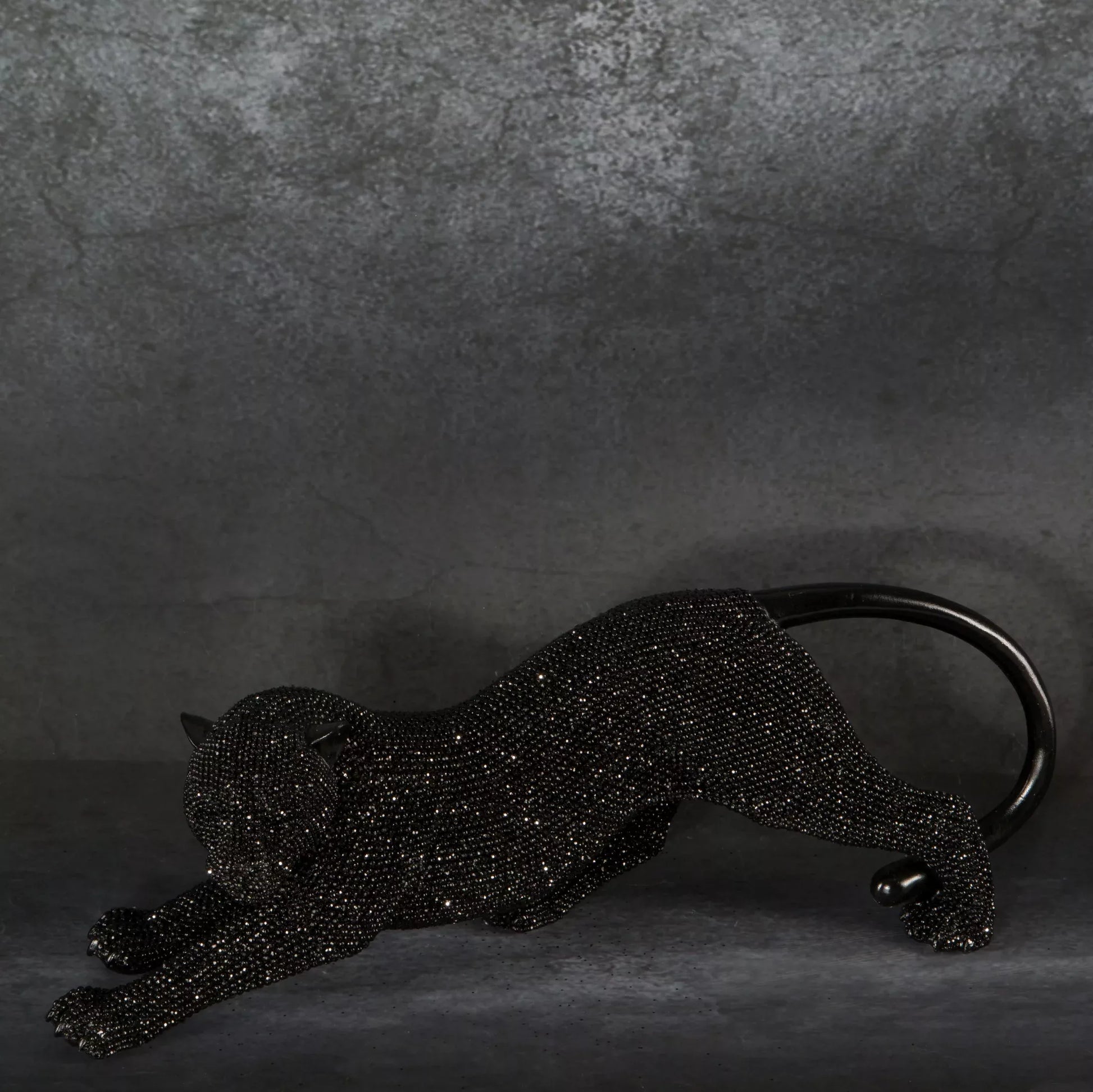 Dekoratīva figūriņa Pantera ar smalku, strukturētu rakstu 39/11/14 cm melns - N1 Home