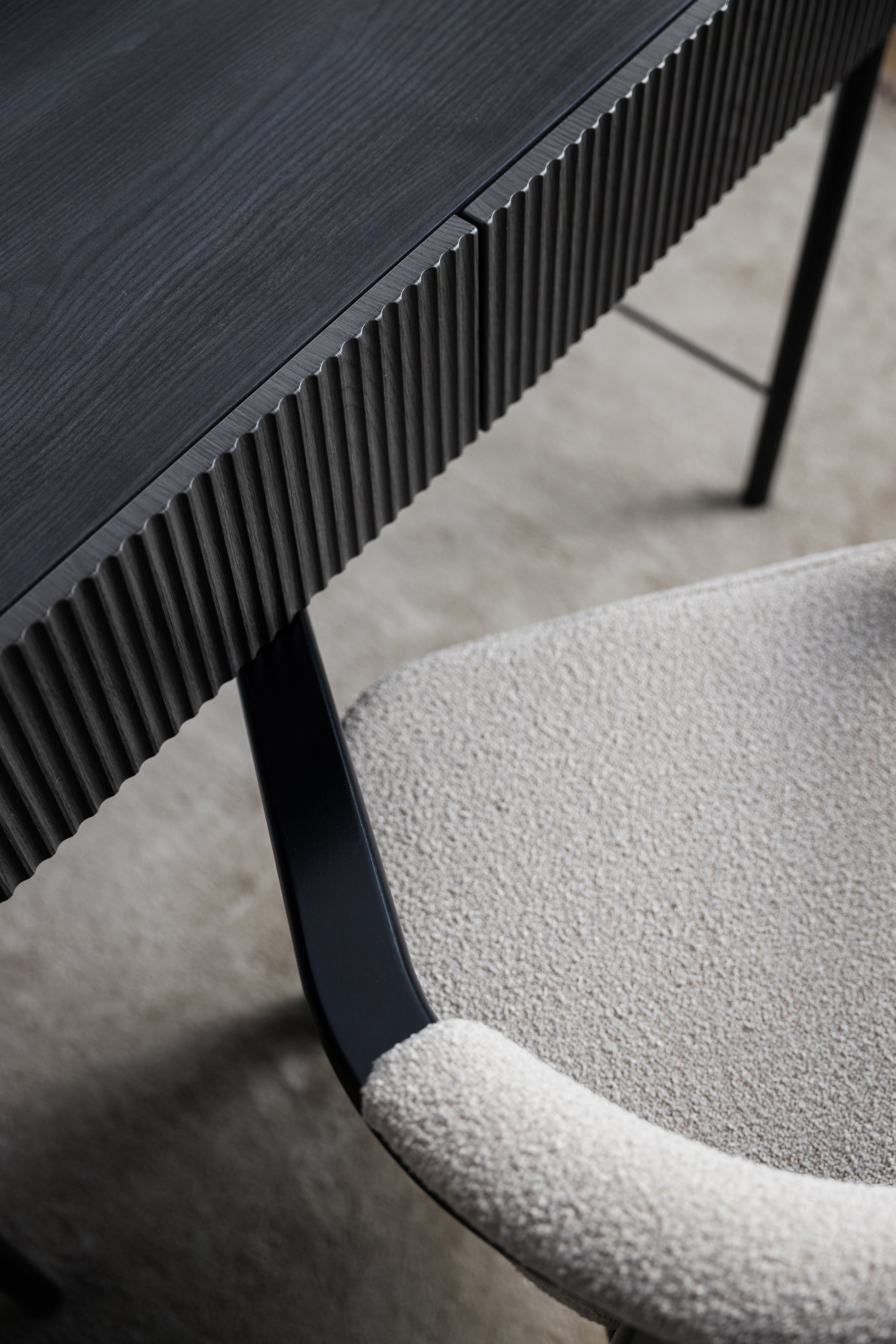 Krēsls Finis 73/56/55 cm gaišs valrieksts/bēšs buklē - N1 Home