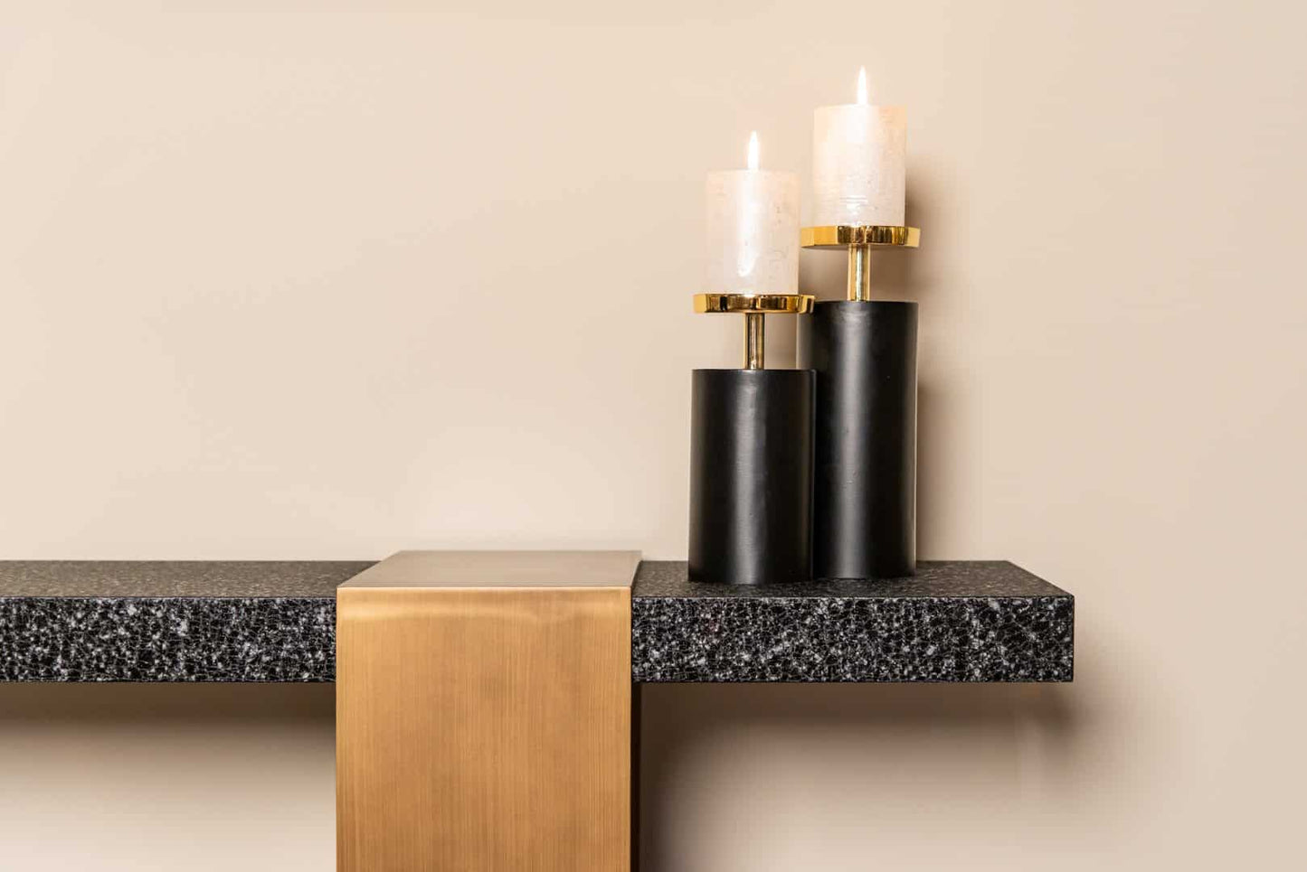 Konsole Alexander Jones Richmond Interiors 76/150/36 cm melns/zelts (Bazel)