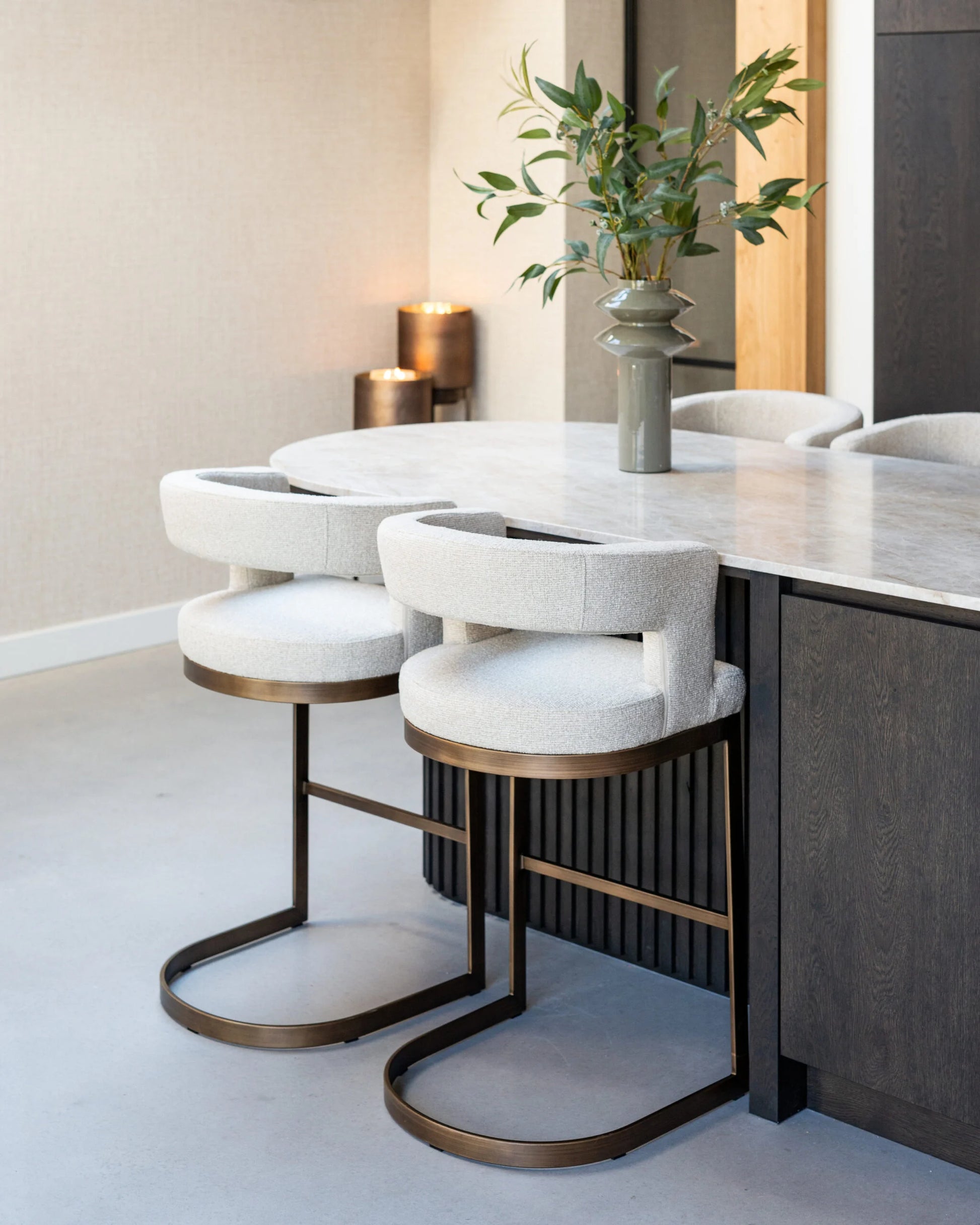 Svečturis Mione bronze large Richmond Interiors 104/27/27 cm bronza - N1 Home