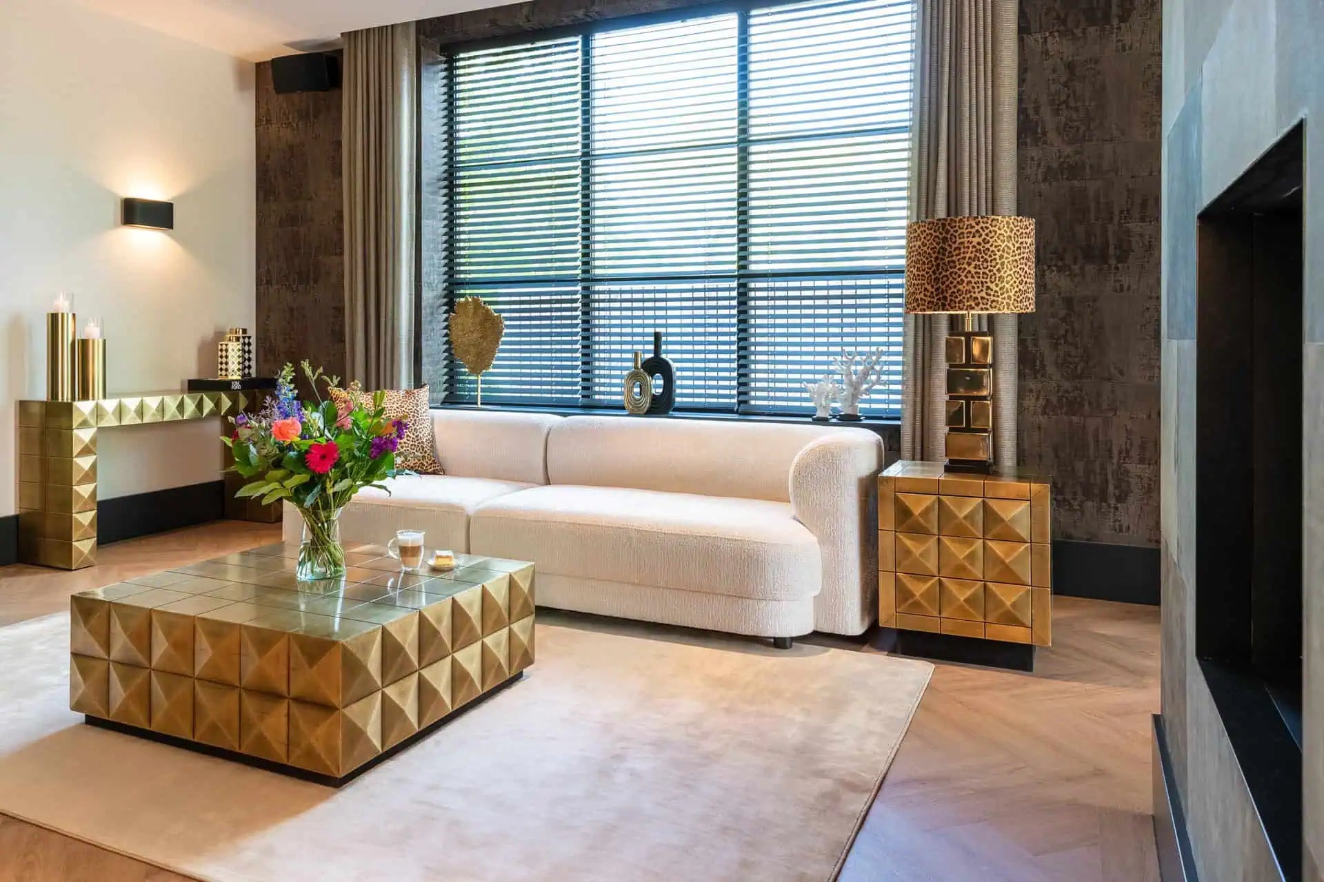 Naktsskapītis Collada ar 3 atvilktnēm Richmond Interiors 59/50/45 cm birstēts zelts - N1 Home