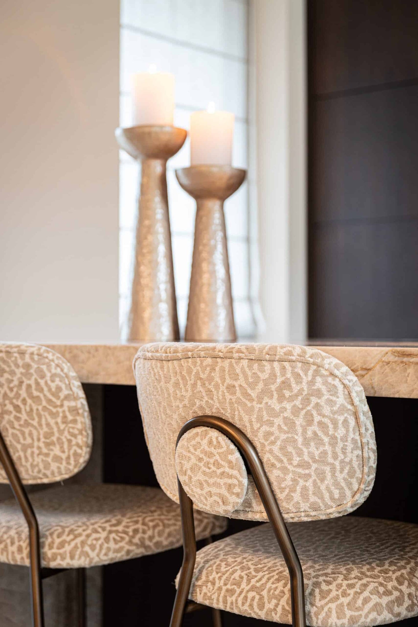 Bāra krēsls Xenia (Set of 2) Richmond Interiors 95/45/53 cm brandy fusion fire retardant