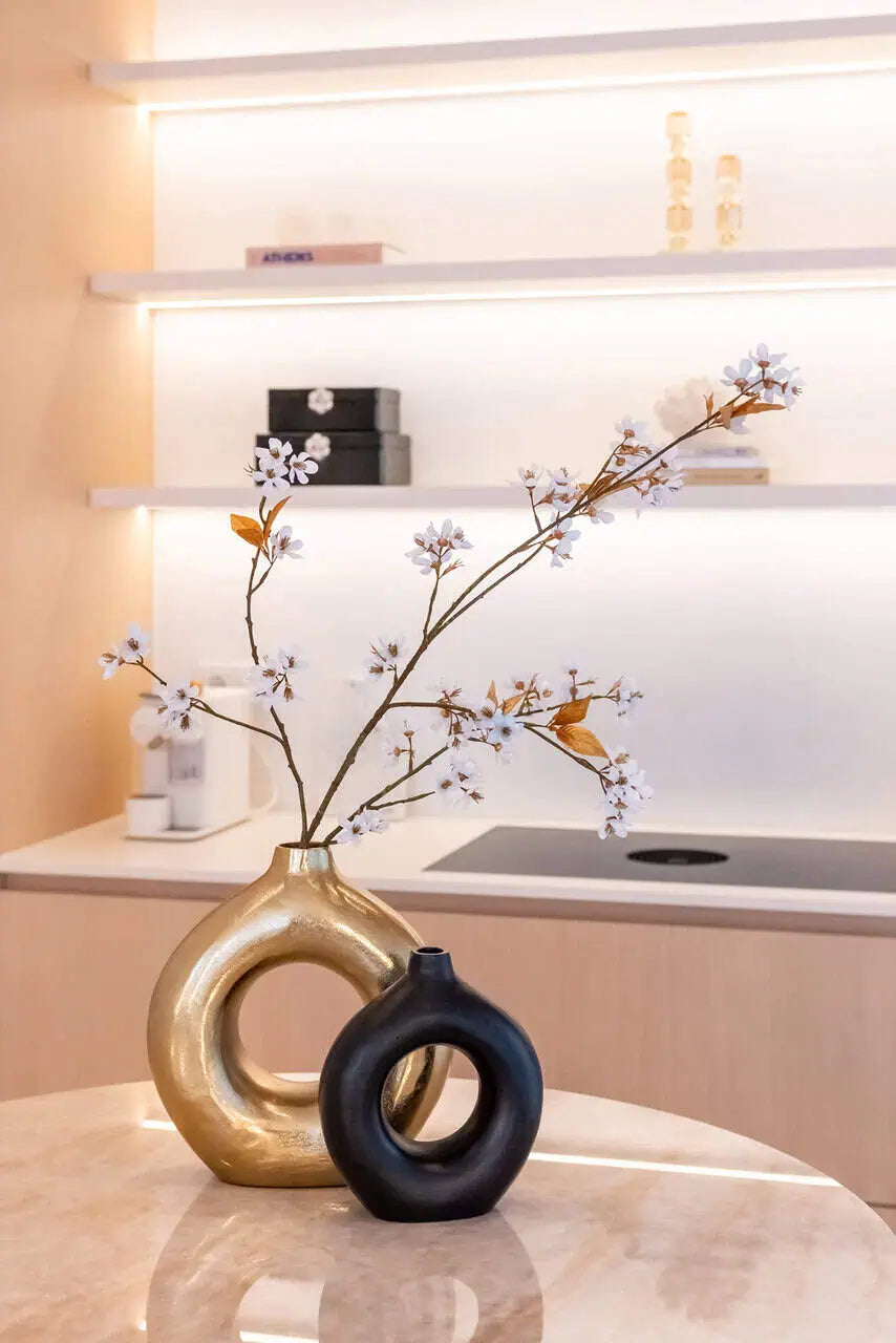 Vāze Richmond Interiors Felice 22/19/7 cm melns - N1 Home